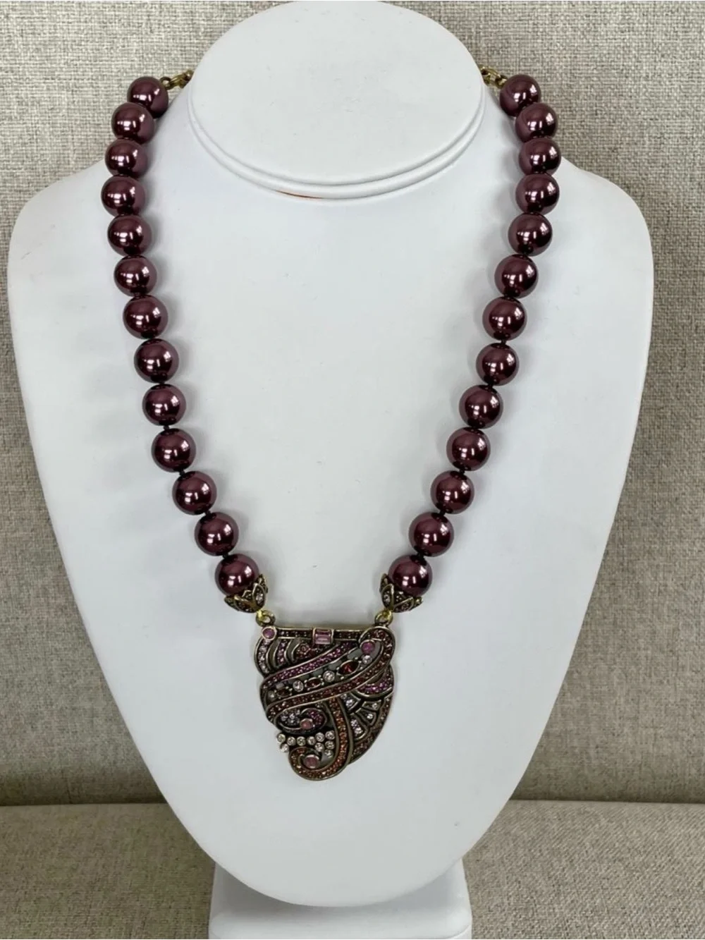 ✨ AUTHENTIC HEIDI DAUS DEEP PLUM PEARL SCROLLED SHIELD PENDANT NECKLACE ✨